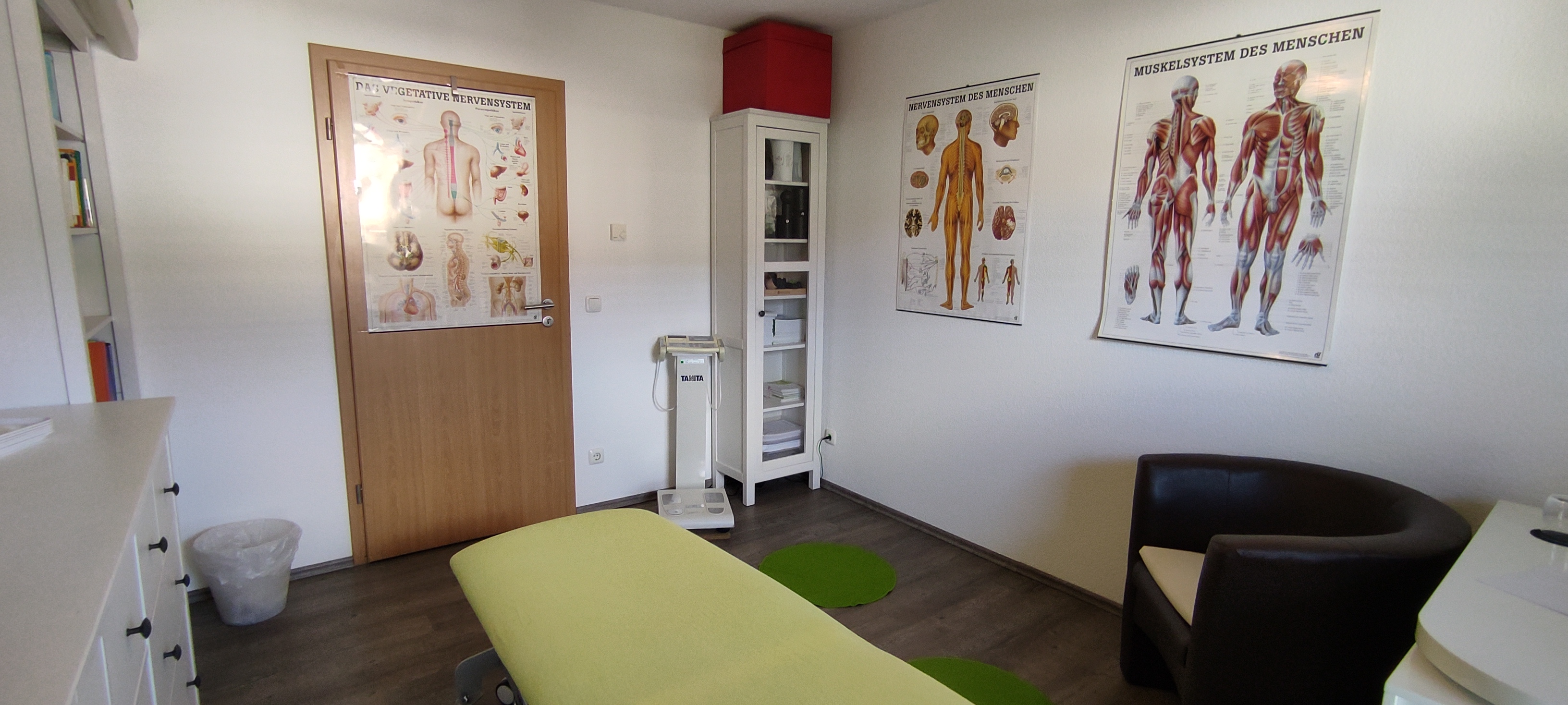 Hier sollten Sie ein Bild des Praxisraums sehen, in dem die Osteopathiebehandlung und andere manuelle Therapien stattfinden ...